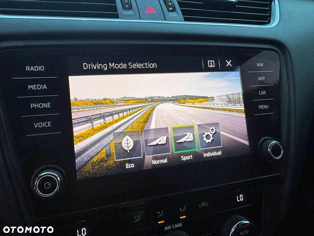 Skoda Octavia 2.0 TDI DSG RS - 15