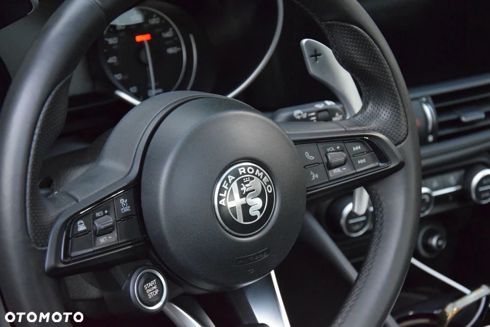 Alfa Romeo Giulia 2.0 Turbo 16V AT8 Veloce - 13