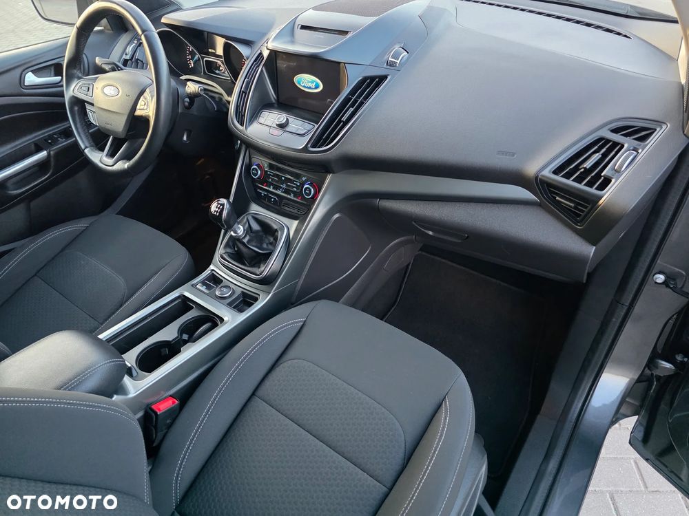 Ford Kuga 1.5 EcoBoost 2x4 Titanium - 25