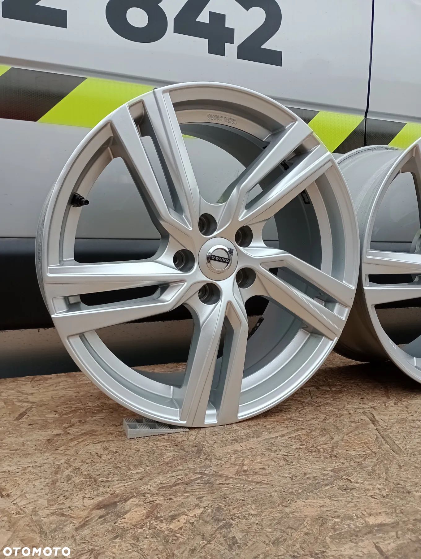 FELGI ALUMINIOWE 5x108 R18 8J ET42,5 63,4 VOLVO C30 C70 EX30 S40 S60 S80 S90 V40 V50 V60 V70 V90 XC40 XC60 XC70 XC90 - 1
