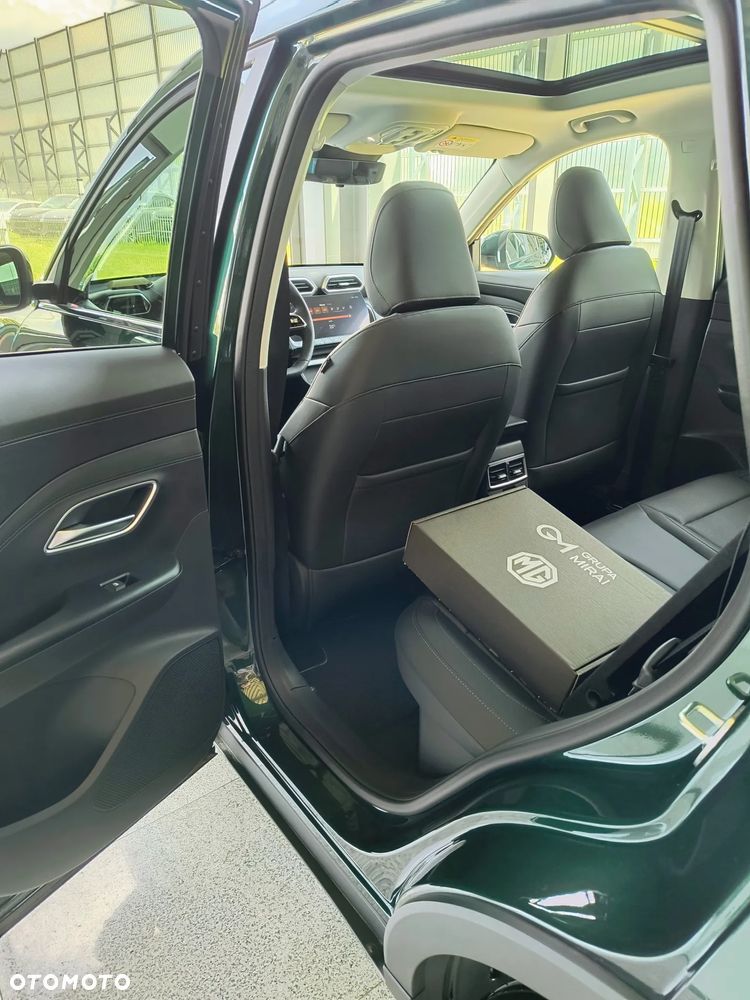 MG ZS Hybrid+ - 13