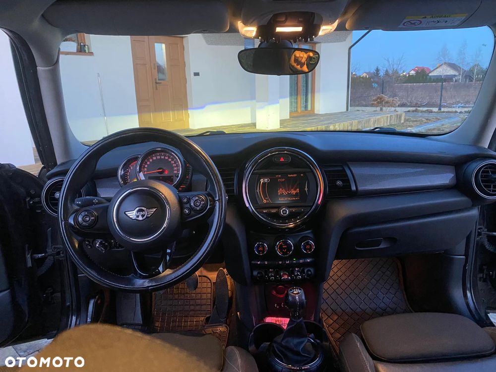 MINI Cooper Essential Trim - 12