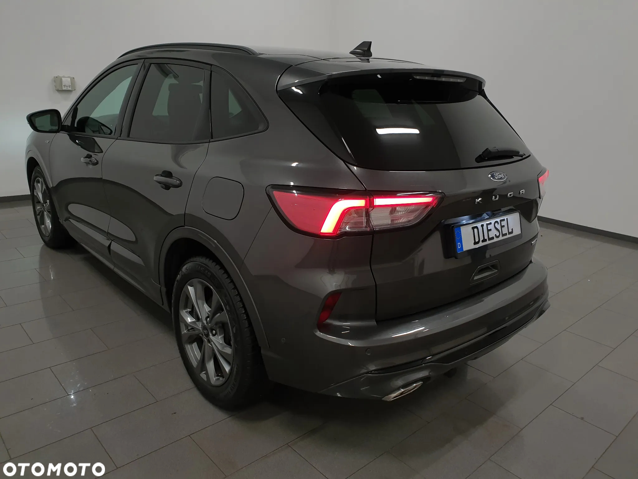 Ford Kuga 2.0 EcoBlue Hybrid ST-LINE X - 4
