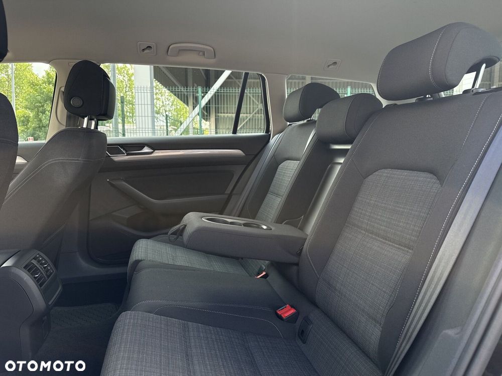 Volkswagen Passat Variant 2.0 TDI EVO Business - 29