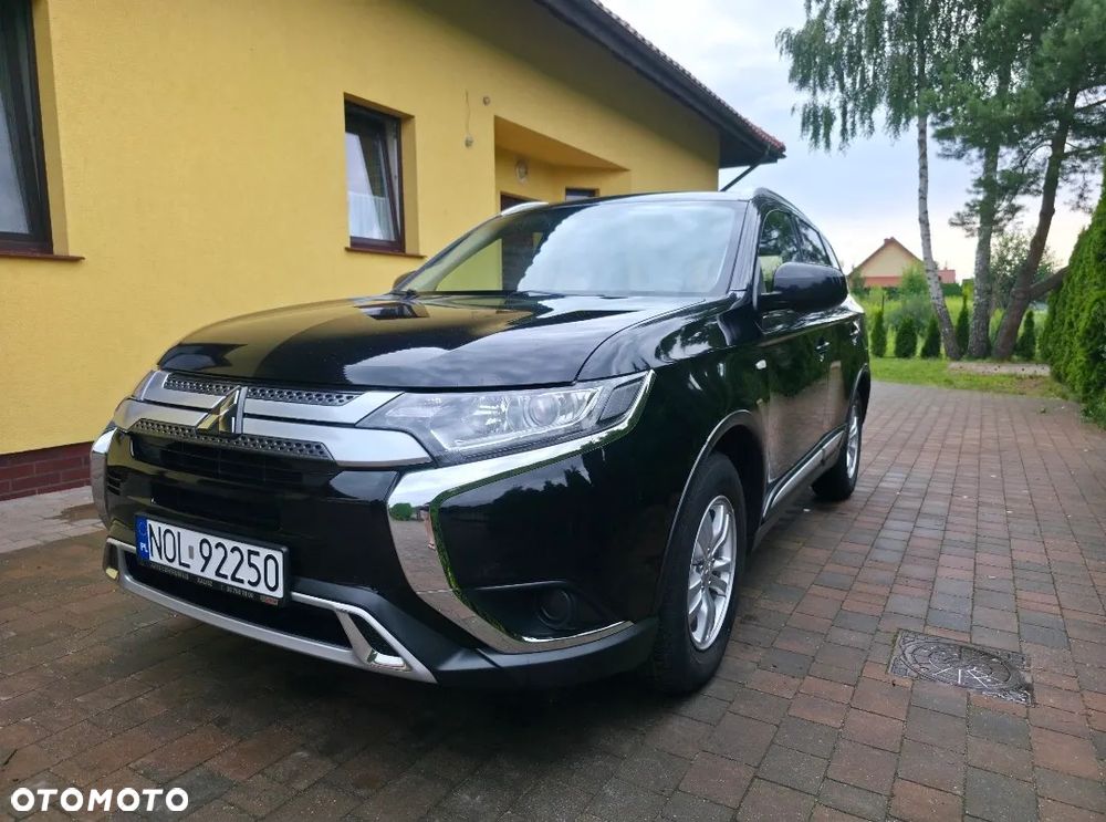 Mitsubishi Outlander 2.0 Invite + 2WD - 2