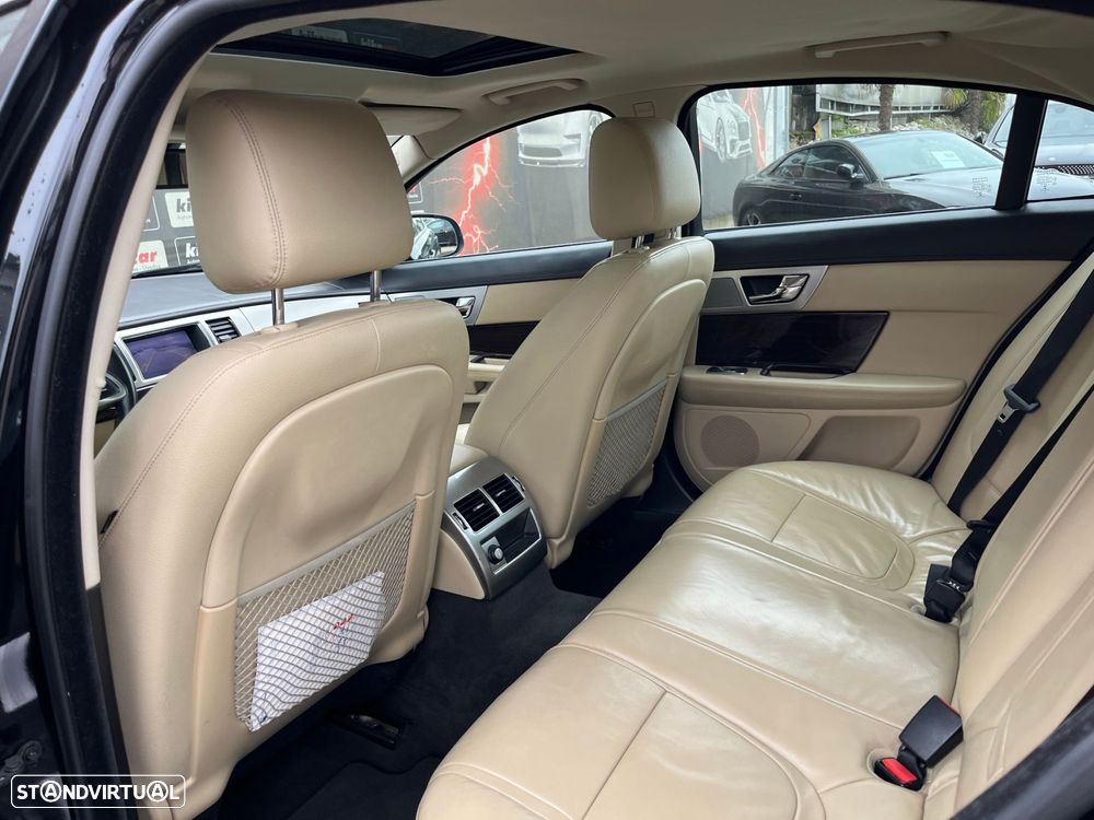 Jaguar XF 2.2 D Luxury - 51