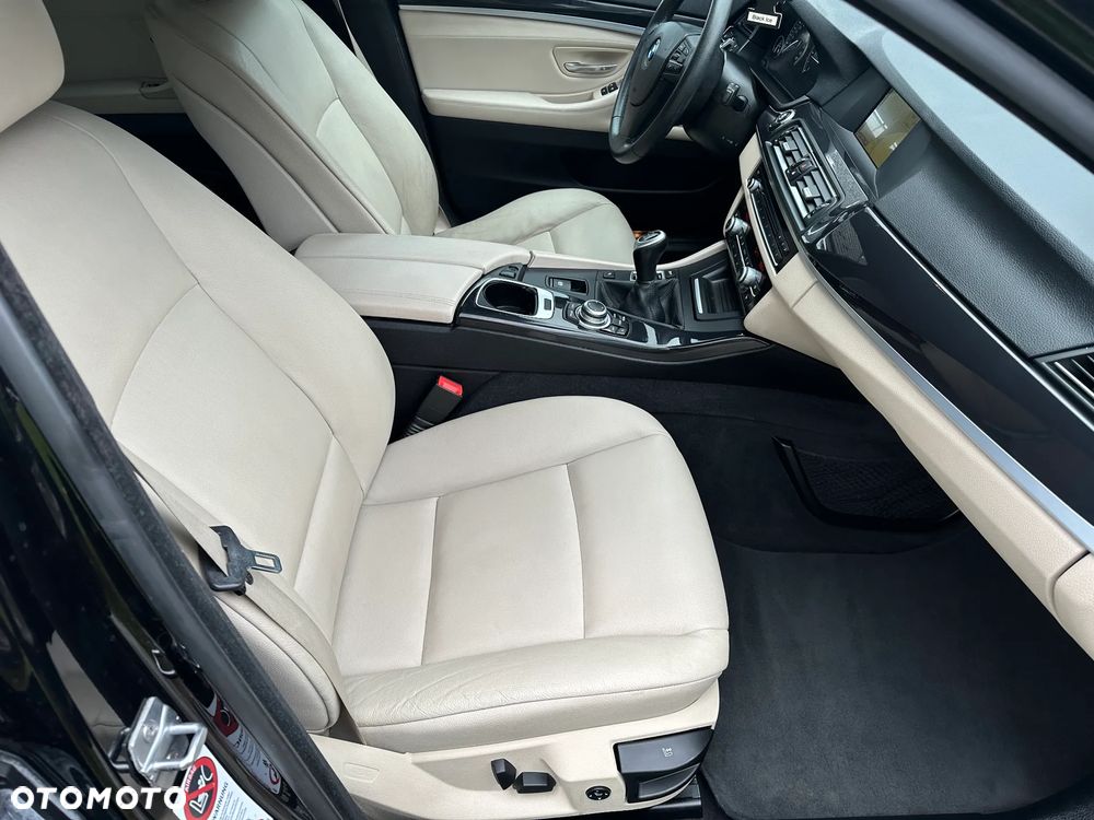 BMW Seria 5 520d Luxury Line - 23