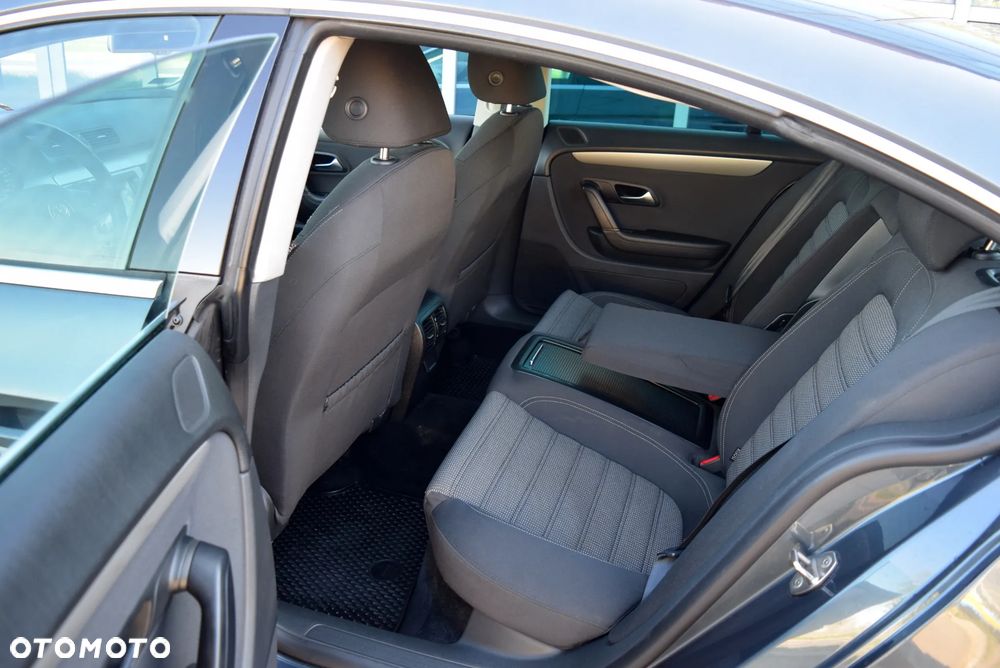 Volkswagen Passat CC - 8