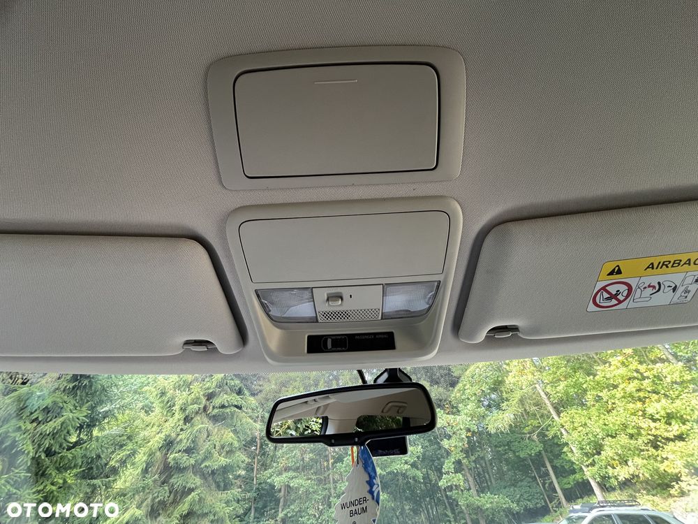 Mitsubishi Outlander Instyle NAVI + - 29