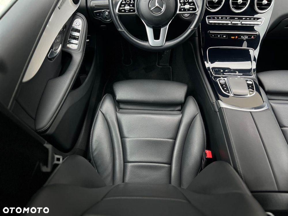Mercedes-Benz GLC 200 4Matic 9G-TRONIC AMG Line - 24