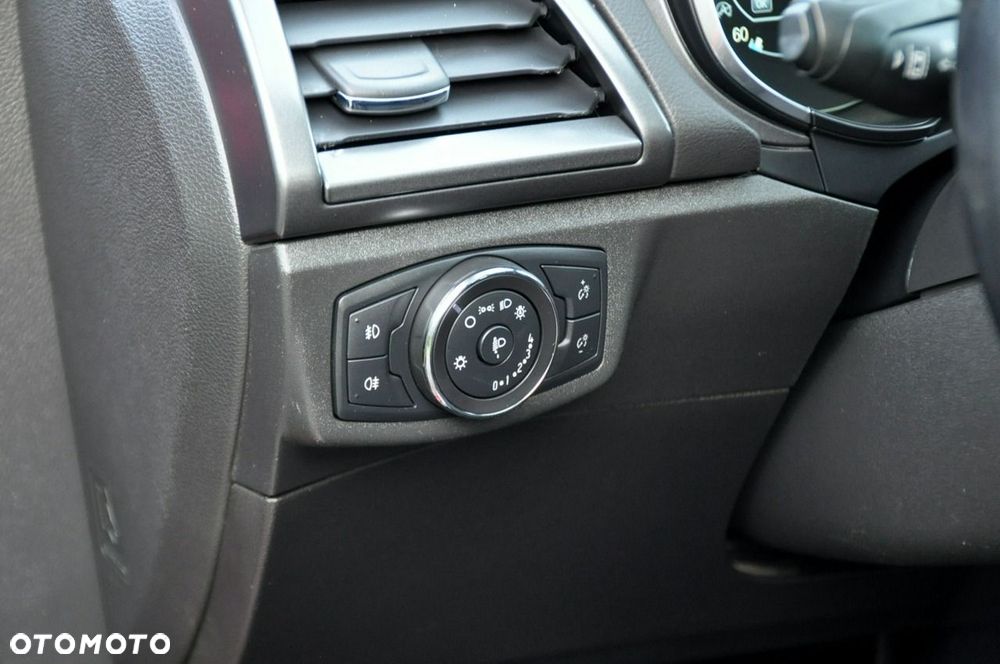 Ford Mondeo - 36