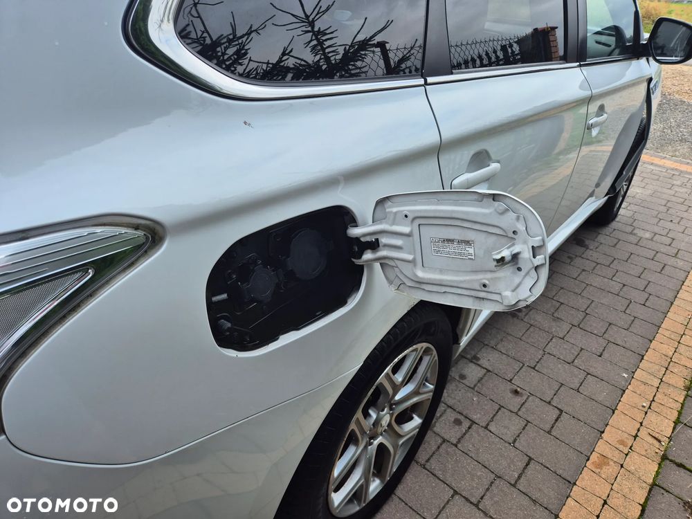 Mitsubishi Outlander PHEV Instyle NAVI + - 7
