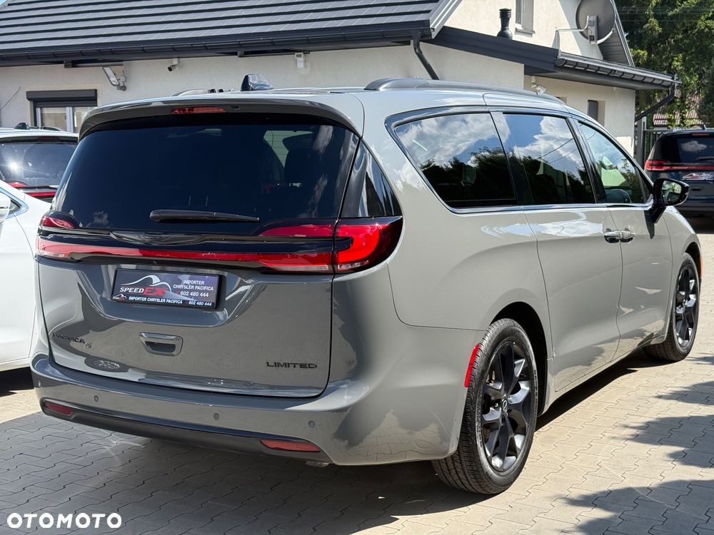 Chrysler Pacifica - 12