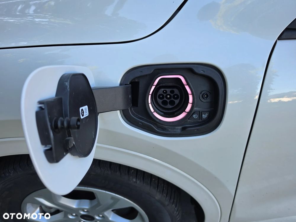 Ford Kuga 2.5 Duratec PHEV ST-LINE X - 16