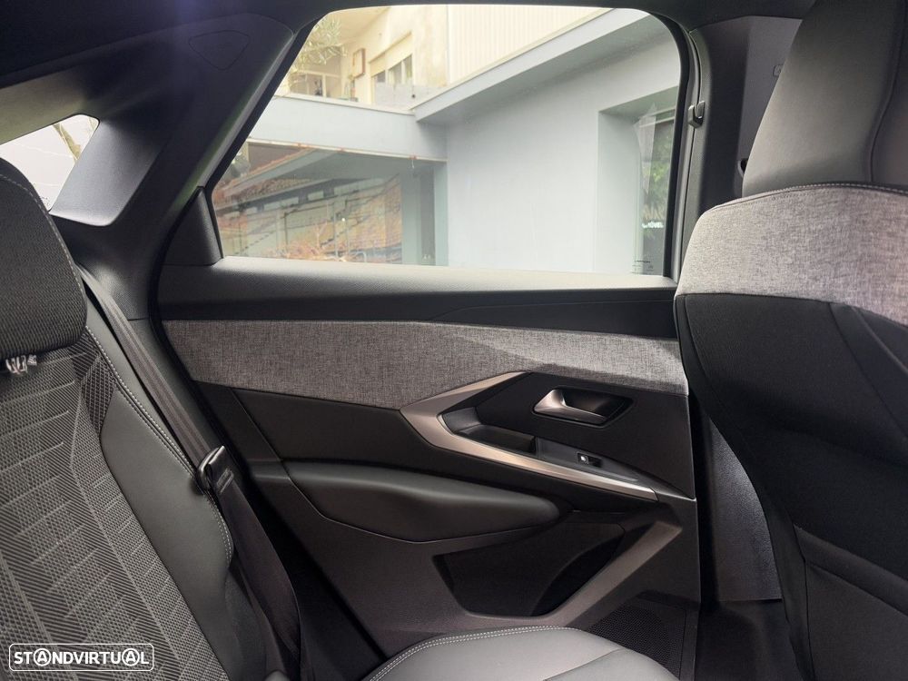 Peugeot 3008 1.2 Hybrid Allure e-DCS6 - 16