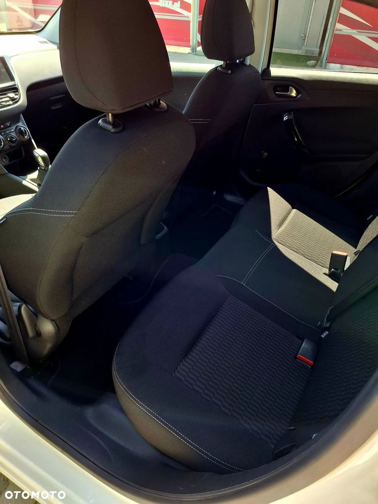 Peugeot 208 82 VTI Style - 12