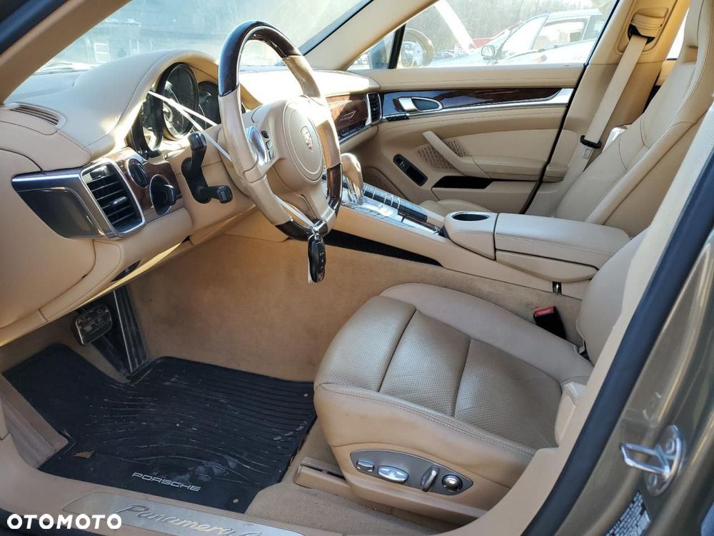 Porsche Panamera 4 - 15