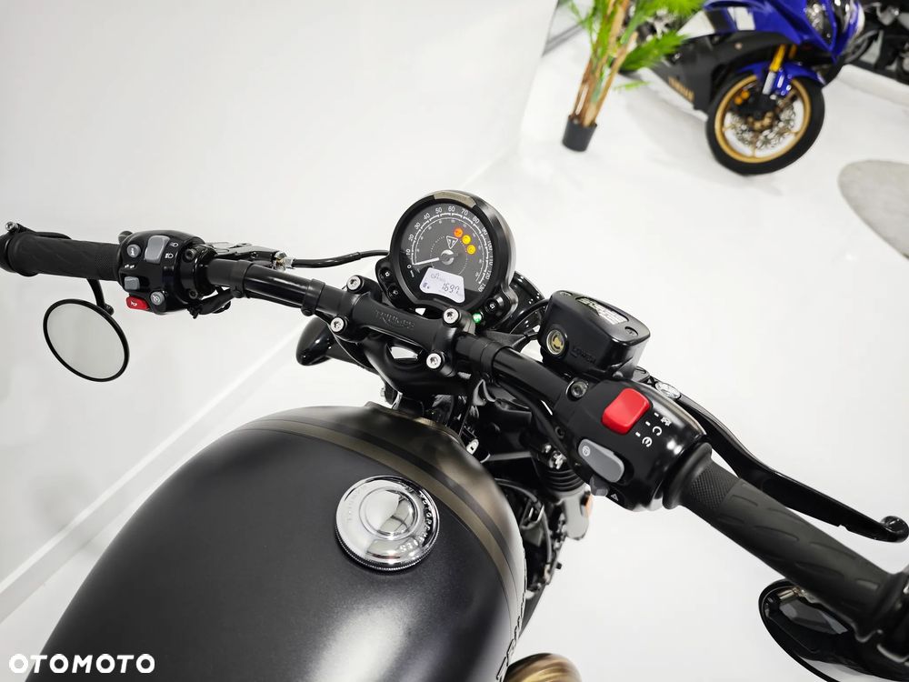 Triumph Bonneville Bobber - 6