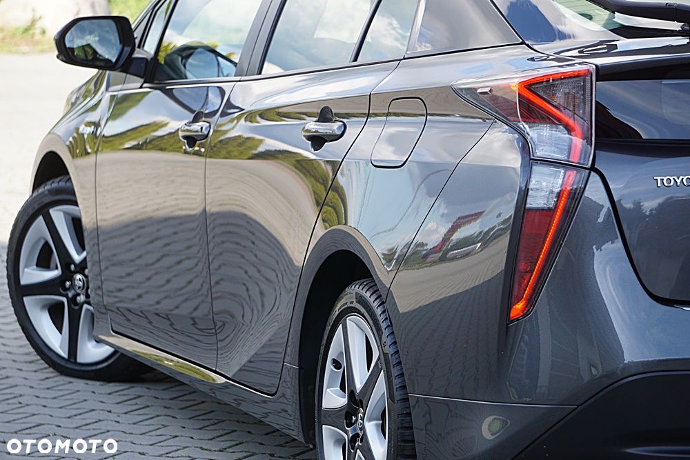 Toyota Prius Hybrid Executive - 15