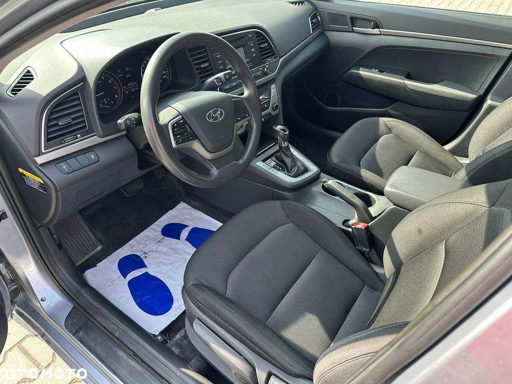 Hyundai Elantra - 7