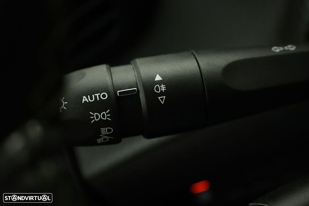 Peugeot e-2008 50 kWh GT - 19
