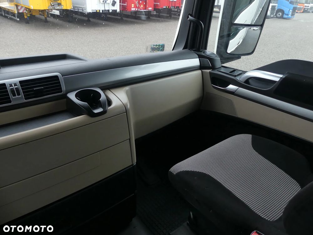 MAN TGX 26.460 / ZESTAW PRZEJAZDOWY / WINDA / KLIMA POSTOJOWA / - 38