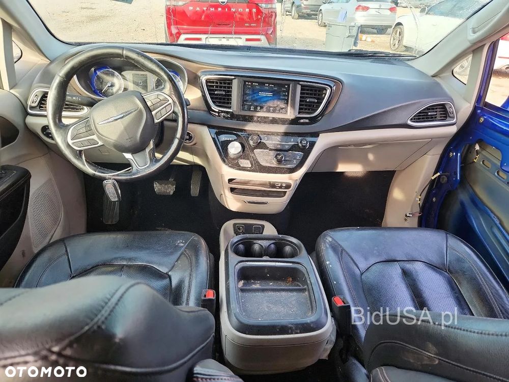 Chrysler Pacifica - 2