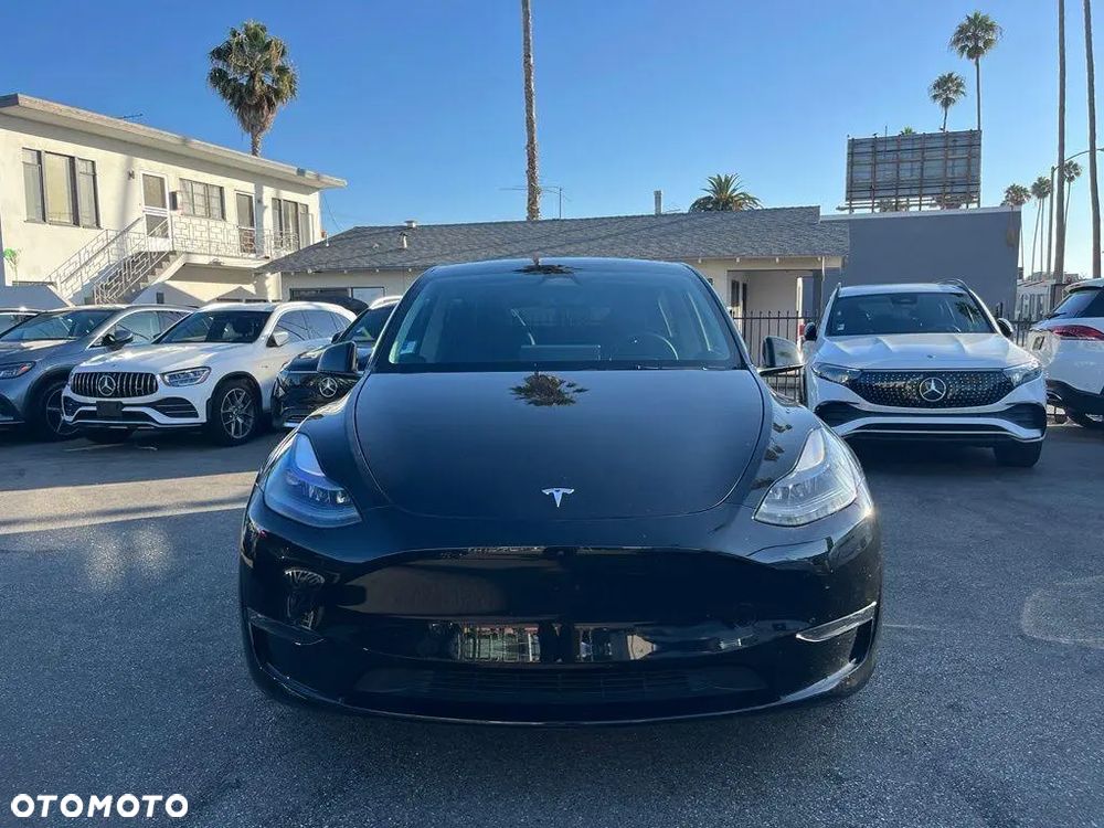 Tesla Model Y Performance Dual Motor AWD - 3