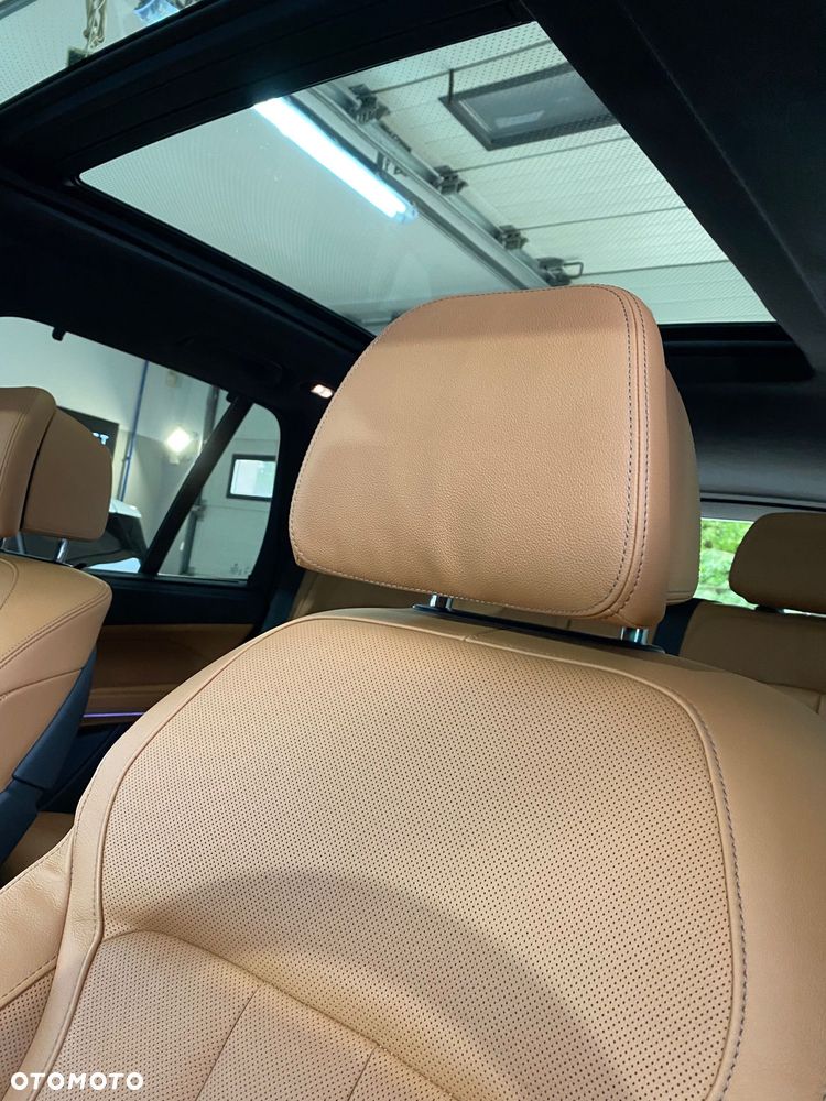 BMW X5 M M50i - 13