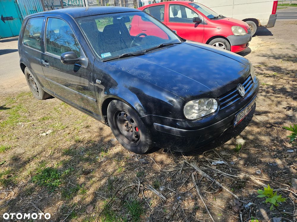 Golf 4 czarny trzydrzwiowy 1.4 16 v na części
