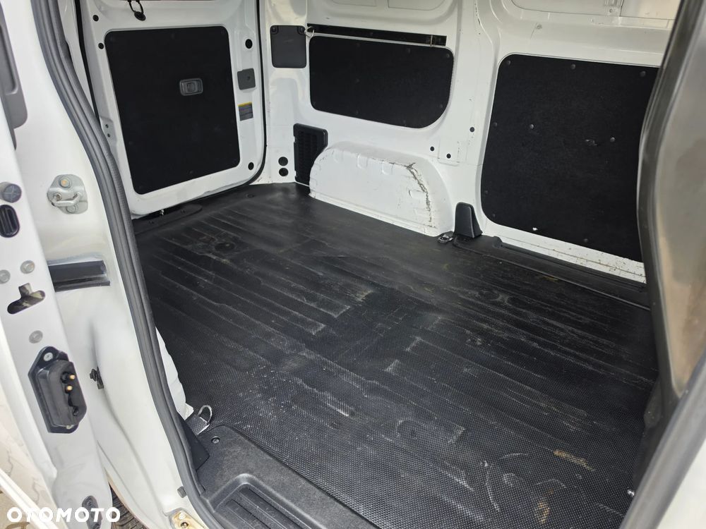 Nissan NV200 - 21