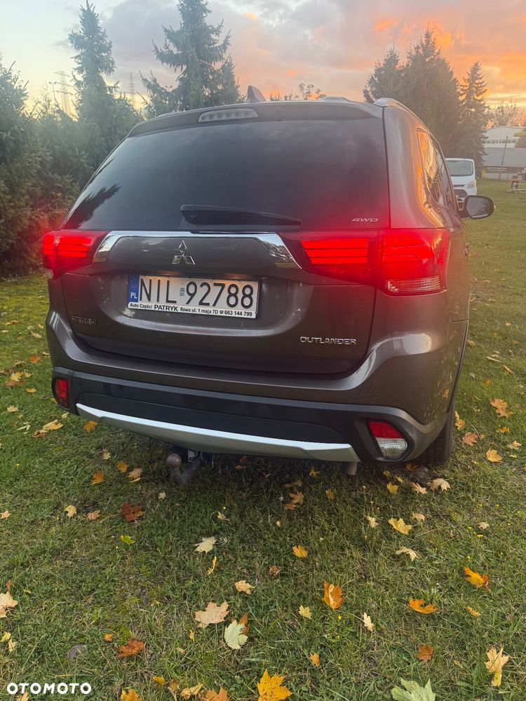 Mitsubishi Outlander 2.2 DID Instyle Navi 4WD - 2