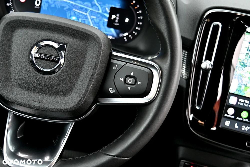 Volvo XC 40 B3 B DKG Ultra Black Edition - 31