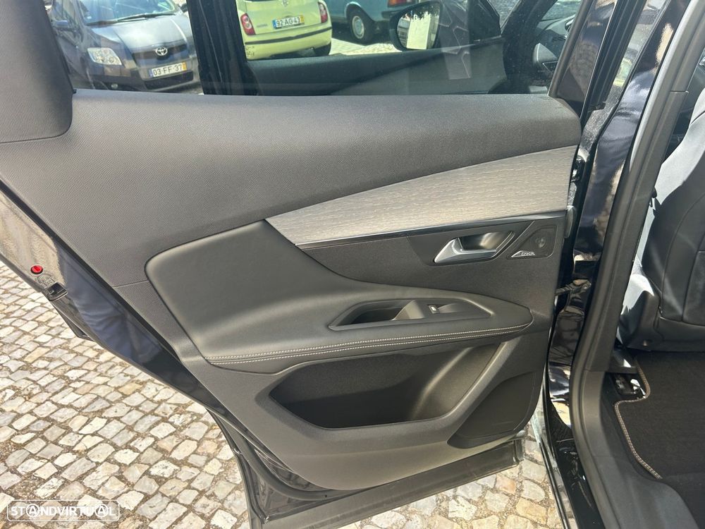 Peugeot 3008 1.6 Hybrid4 GT e-EAT8 - 5