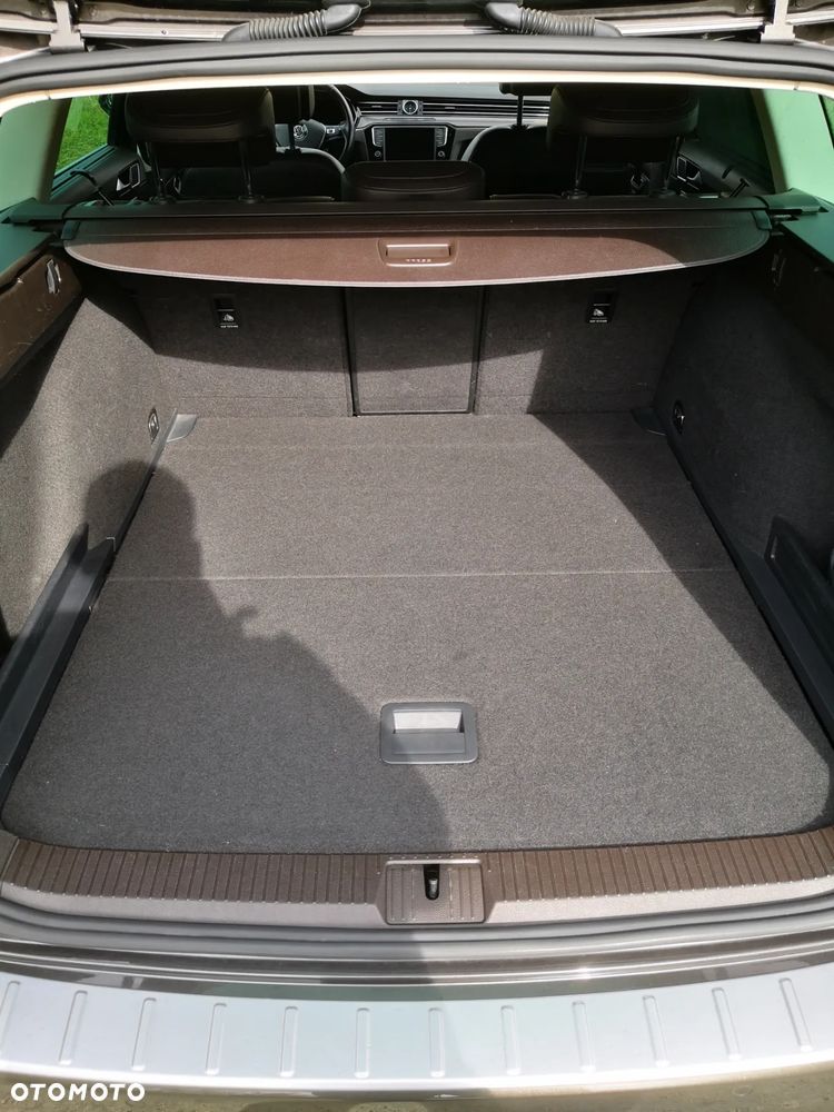 Volkswagen Passat - 36