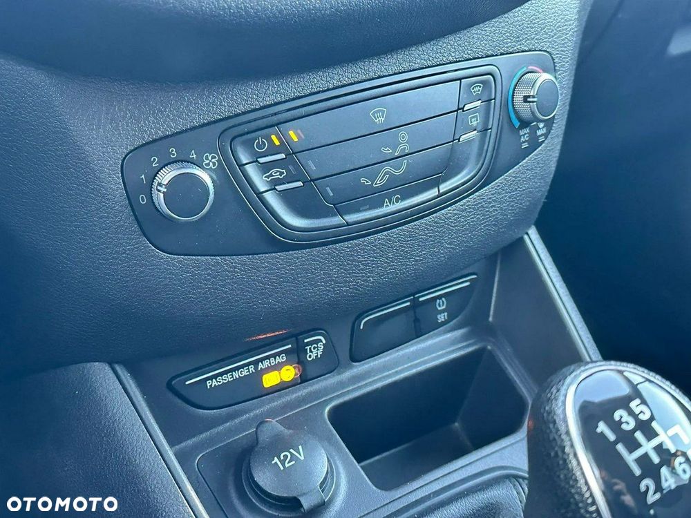 Ford Transit Courier - 21