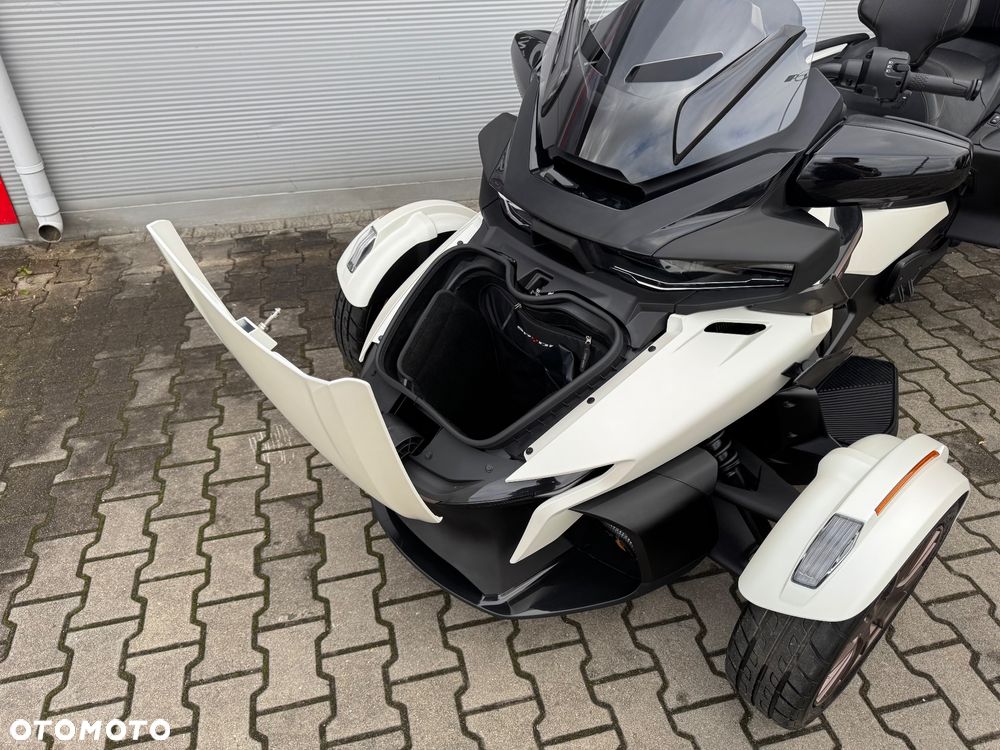 Can-Am Spyder - 22