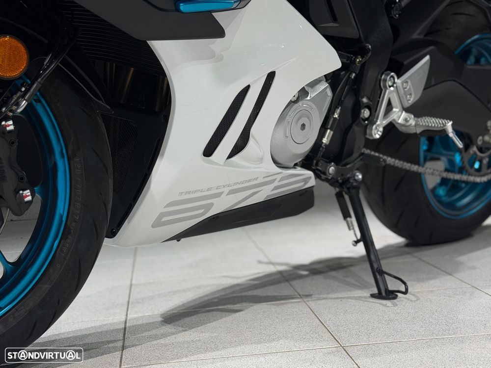 CF Moto 675SR-R - 9
