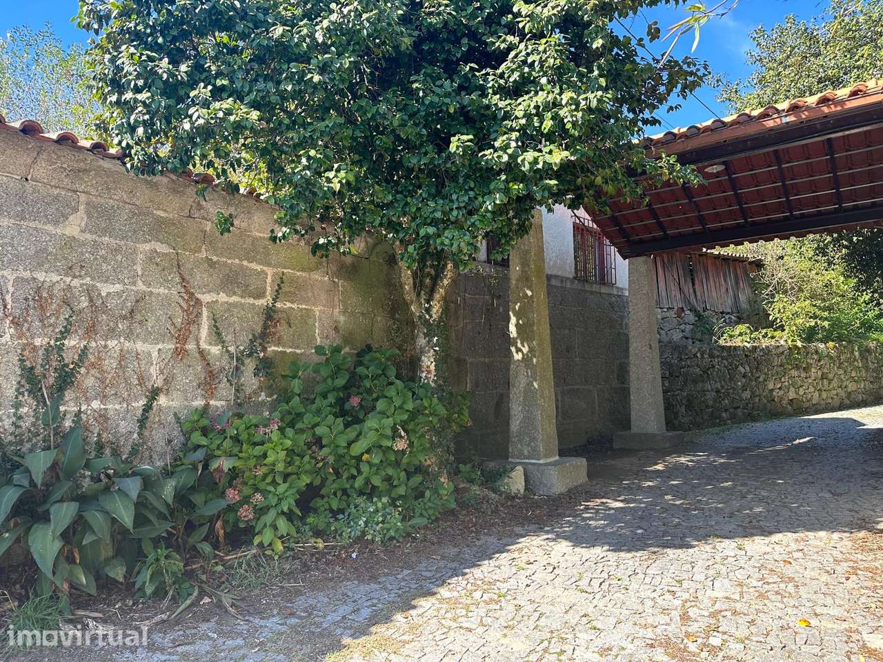 Moradia para restauro em Ribeiros - Grande imagem: 2/16