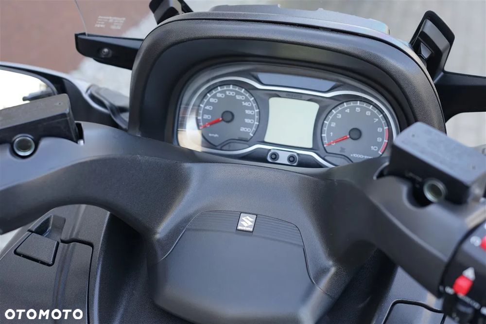 Suzuki Burgman - 16