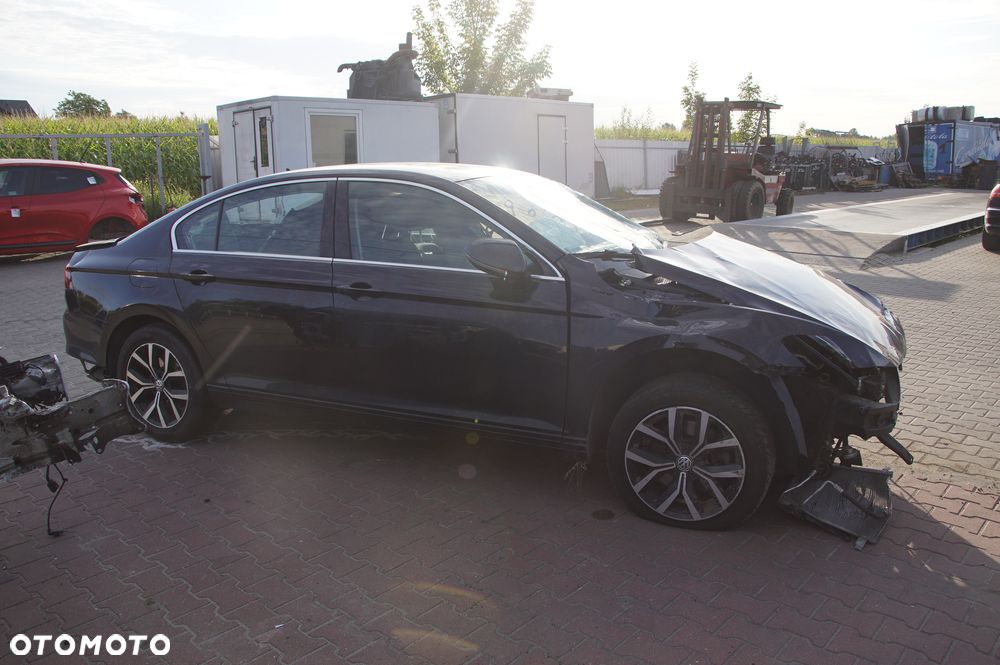 Auto na części - Volkswagen Passat B8 1.8 TSI 180 KM CJSC QTQ LC9X 2016R Silnik Skrzynia Drzwi Lusterko Szyba Lampa Deska Kokpit Sterownik Moduł Licznik Wyświetlacz Kierownica Panel - 8