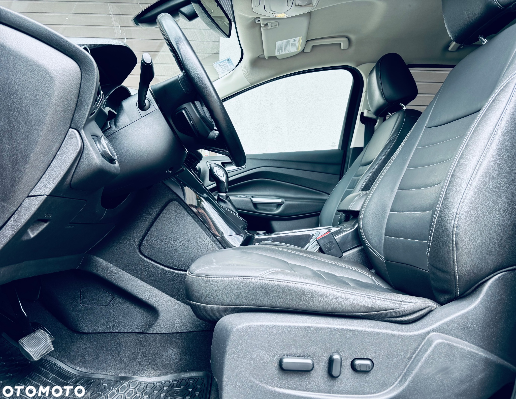 Ford Escape 2.0 EcoBoost AWD Titanium - 9