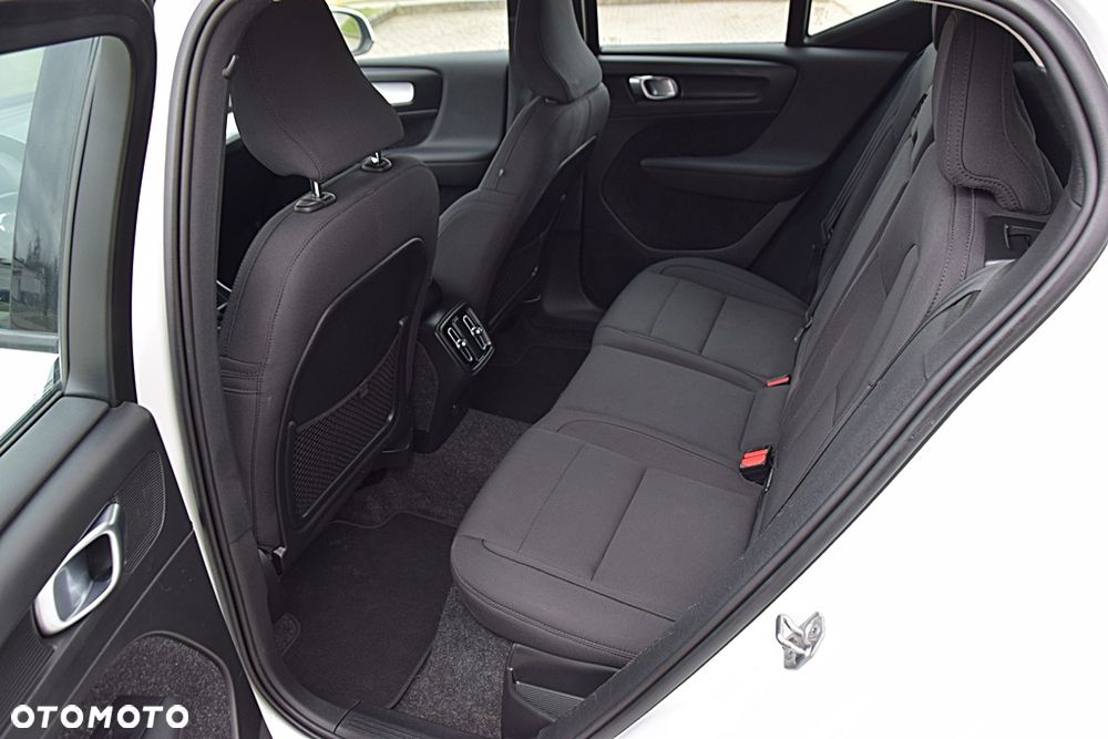 Volvo XC 40 T3 Geartronic Momentum Pro - 14