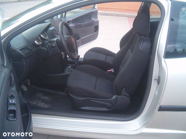 Peugeot 207 - 16