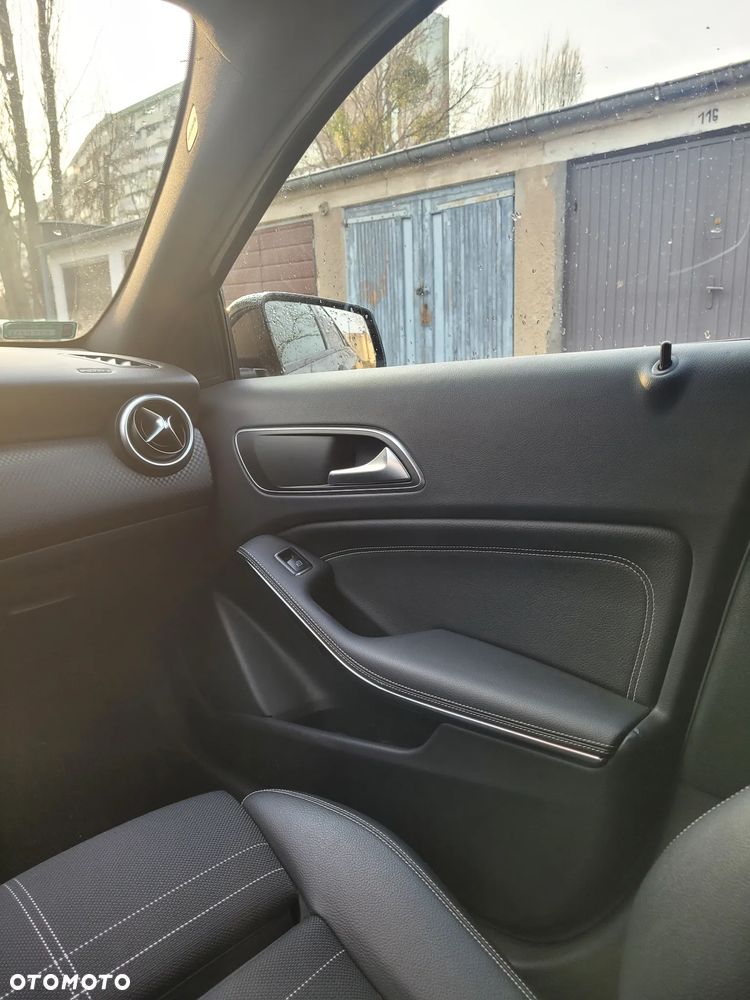 Mercedes-Benz Klasa A 200 7G-DCT Urban - 11