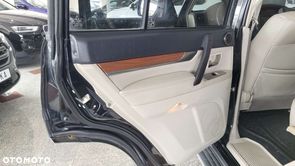 Mitsubishi Pajero - 10