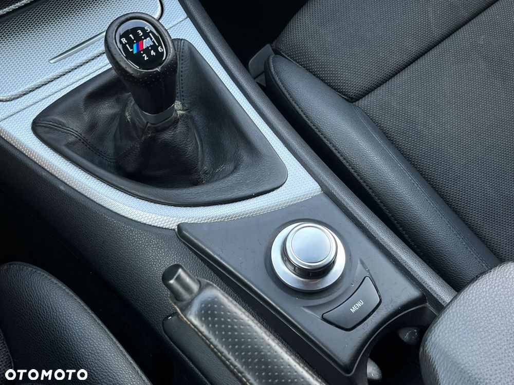 BMW Seria 1 123d DPF - 22