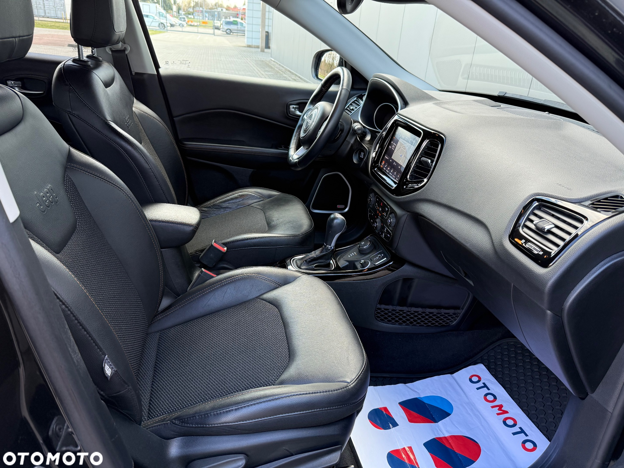 Jeep Compass - 16