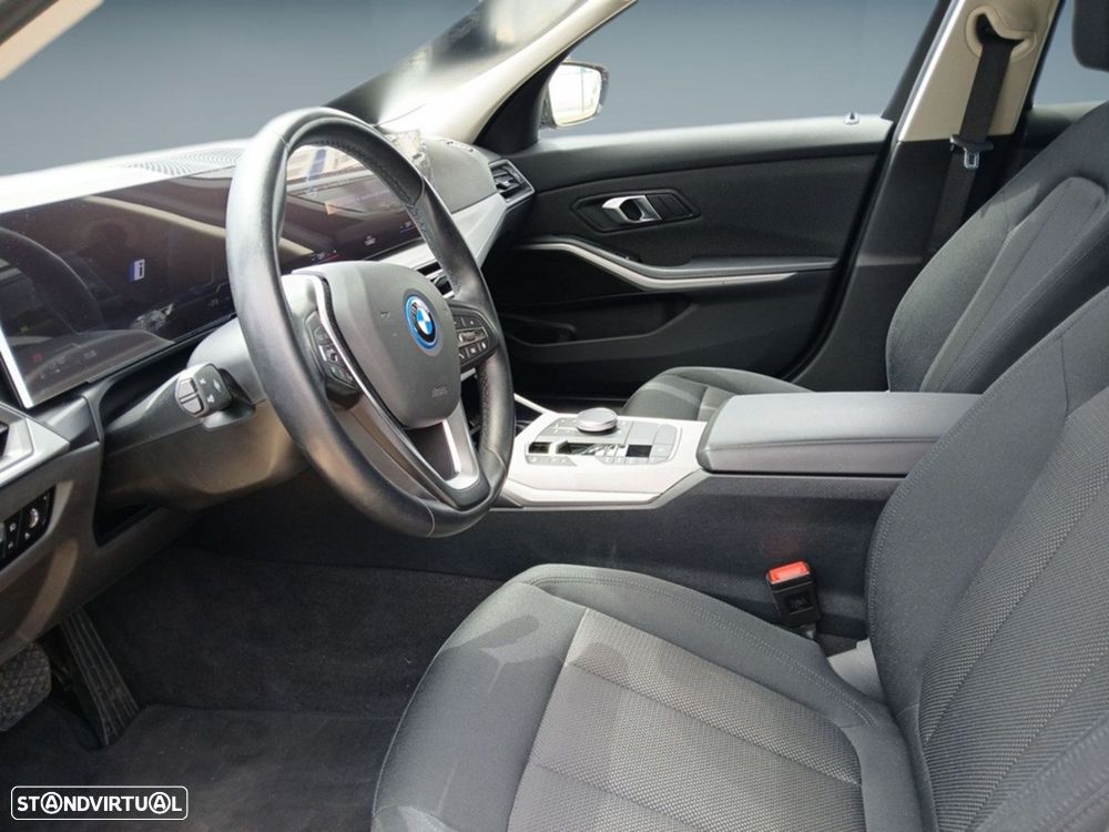 BMW 320 e Touring Auto - 7