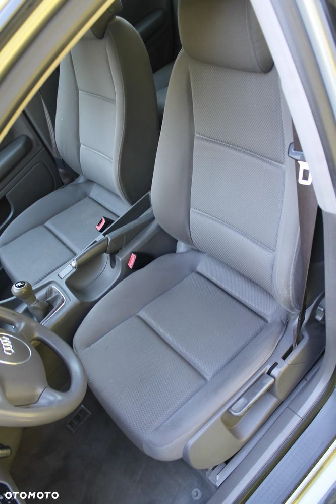 Audi A4 Limousine - 8